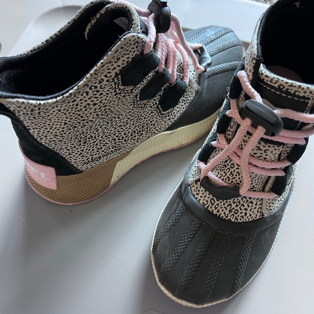 Girls sorel boots